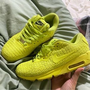 neon green nike air max